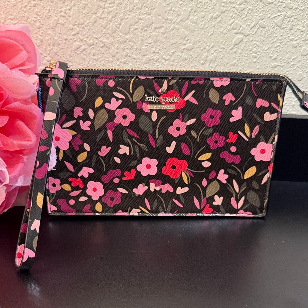 kate spade ♠️ Floral Cameron Street Boho Leila Wristlet Storybook Lining! NWT